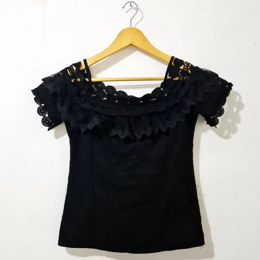 Atasan Blouse Wanita Renda Lengan Pendek Floral Hitam