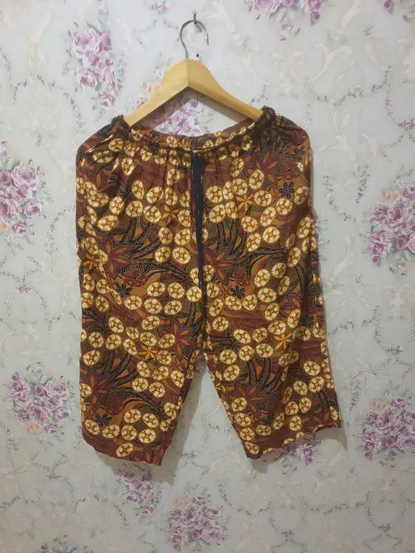 Mulus .authentic celana pendek batik keris size s /size 30-32