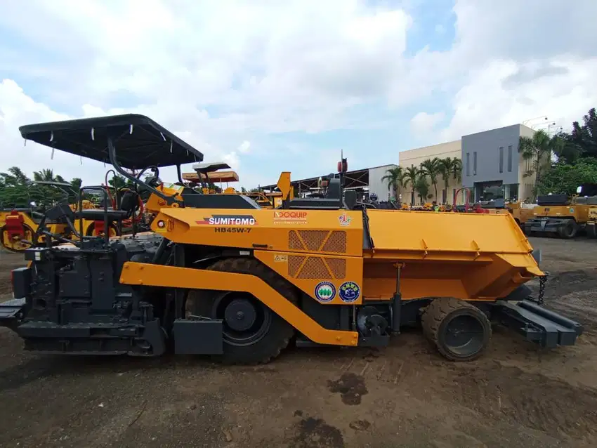 Asphalt Finisher Sumitomo HB45W-7 Wheel lebar 4,5 Meter Build Up