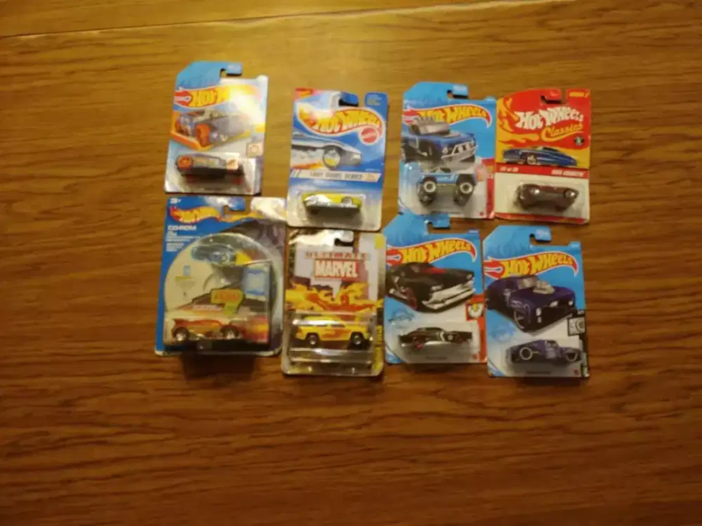 diecast hotwheels mainan motogp, ferrari, with dvd