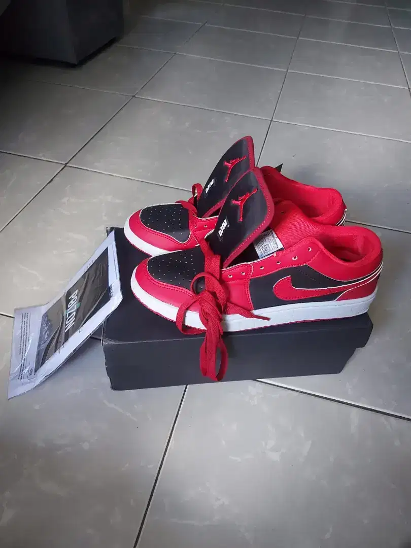 Sepatu kasual air jordan 1 low