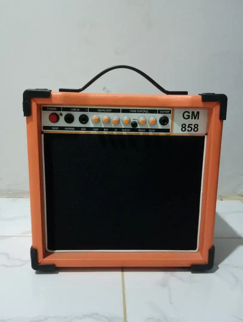 Dijual satu ampli gitar 8 inc