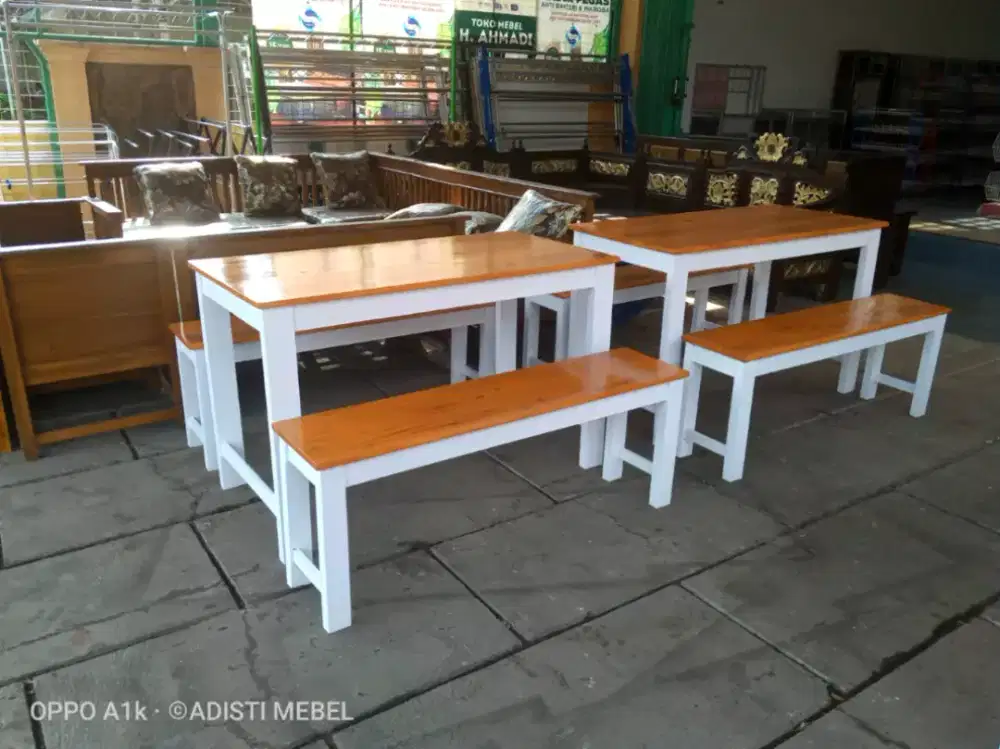 Meja kursi set warung cafe
