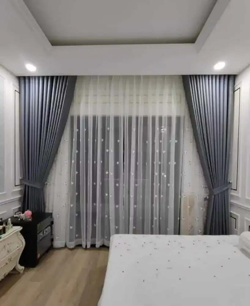 Gordeng pintu rumah blackout