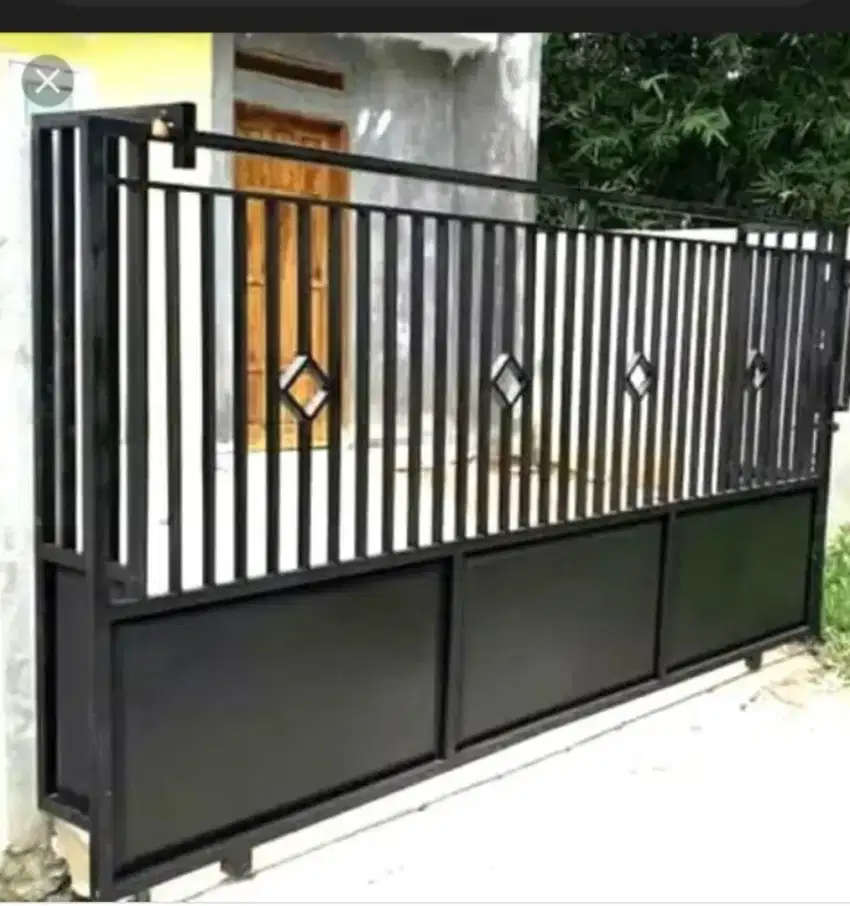 Pintu gerbang garasi