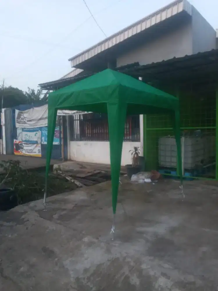 Tenda tenda kafe jualan