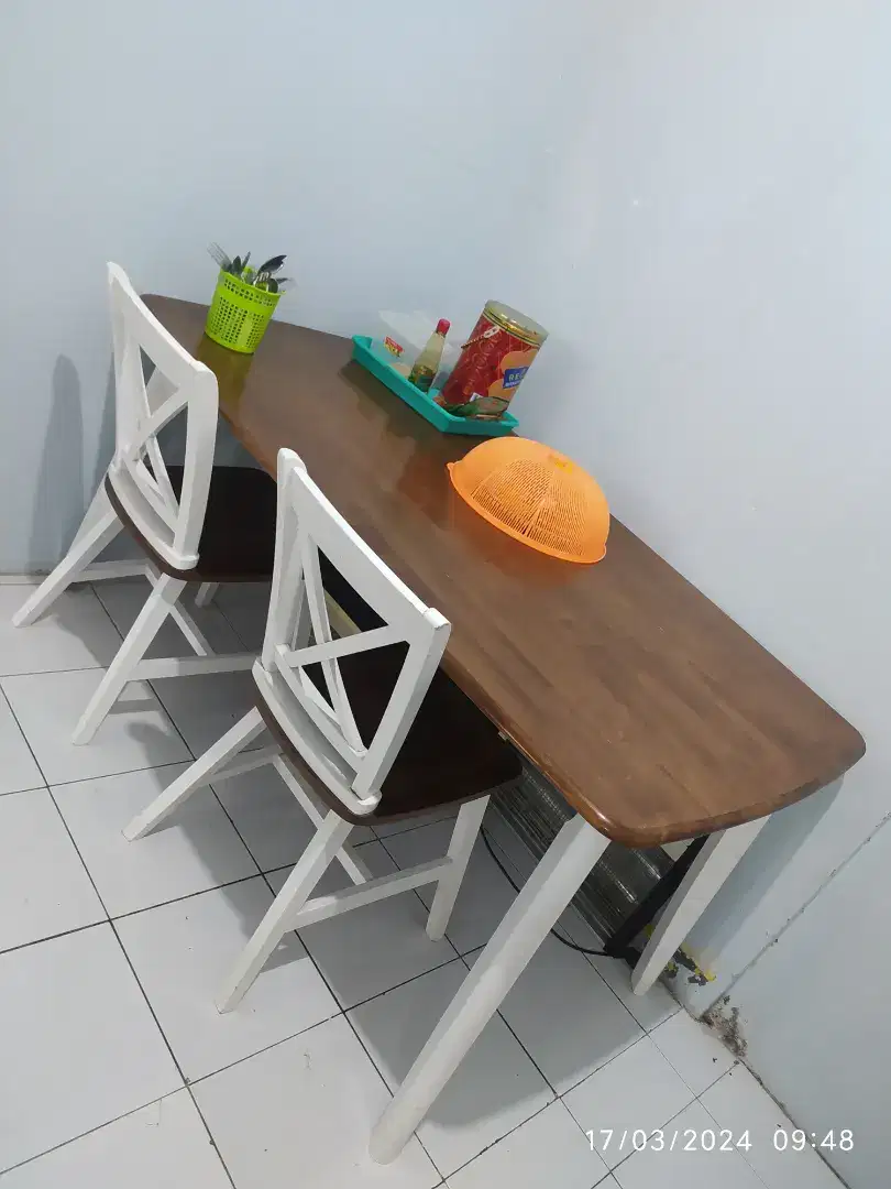 Meja makan informa mulus 2 kursi sender 1 bangku
