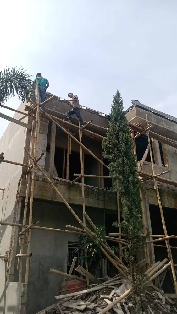 Mengerjakan pekerjaan borongan konstruksi. kontruksi rumah, ruko, vila