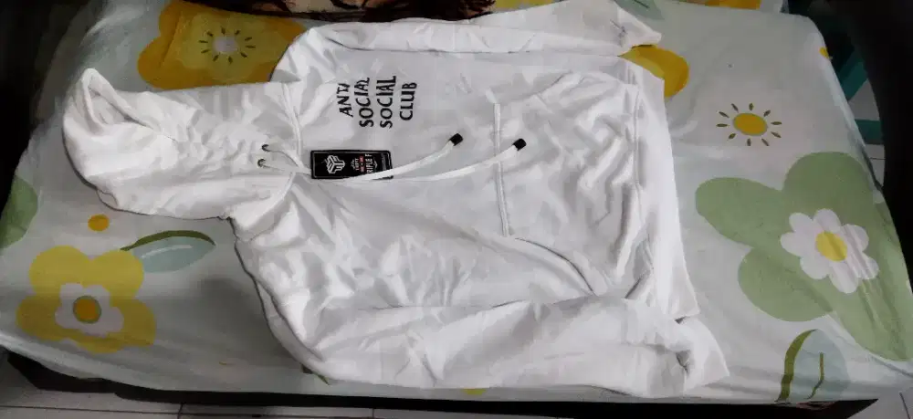 Jaket putih tanpa motif