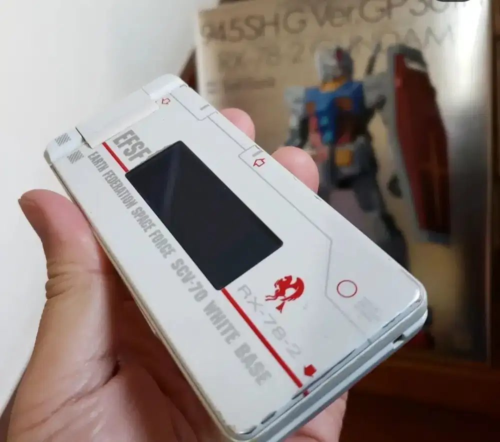 Handphone gundam limited, fullset with diecast, dvd