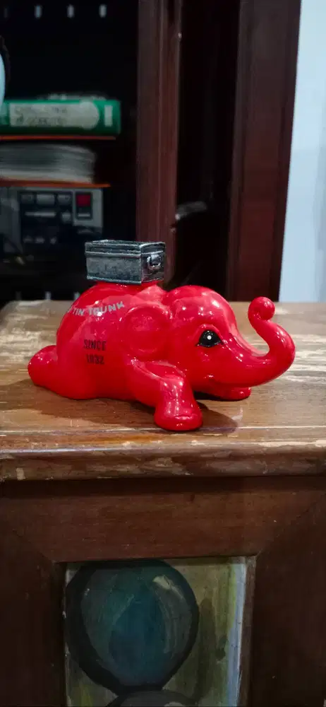 Pajangan keramik gajah warna merah miniatur