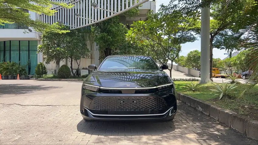2023 Toyota Crown Crossover HEV 2.4L Turbo Hybrid CBU