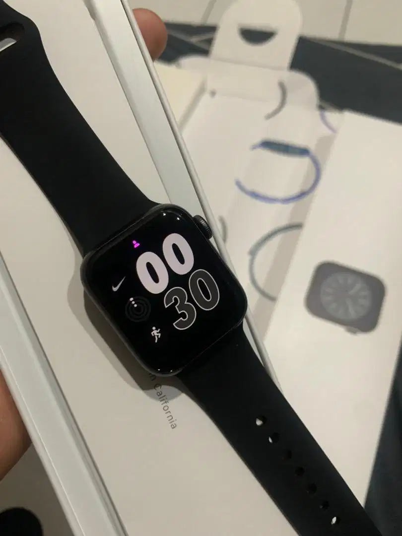 Apple watch series 4 44mm lengkap mulus