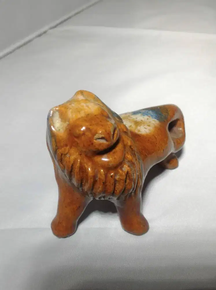 Pajangan keramik singa