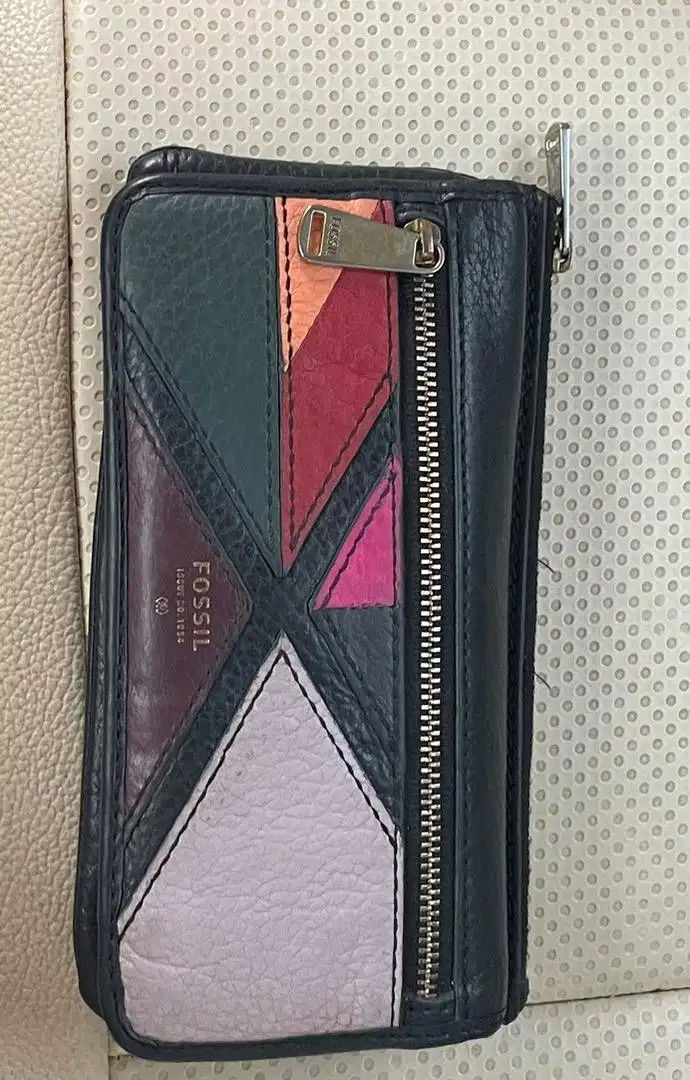 Long wallet fossil