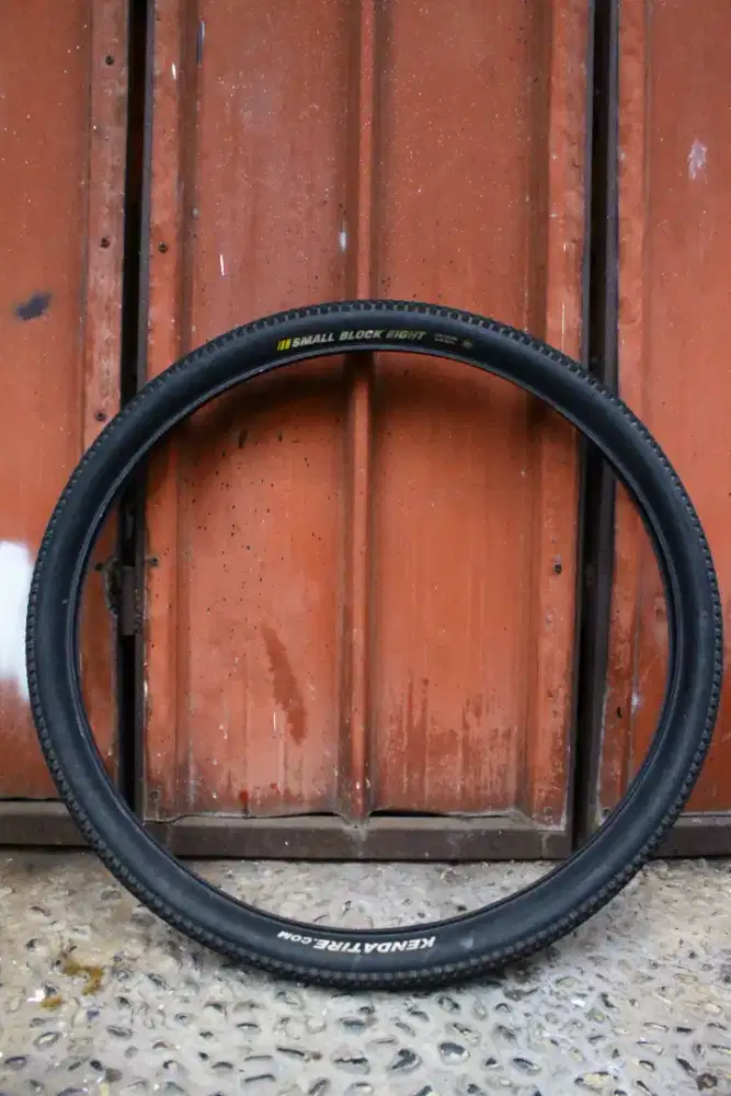 Ban luar kenda small block eight 27.5