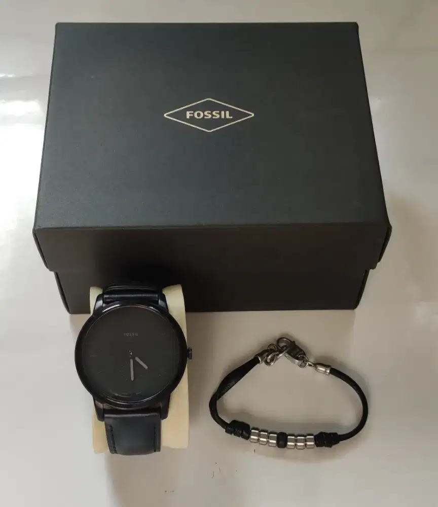 Fossil FS5500SET The Minimalist Black Dial Black Leather Strap