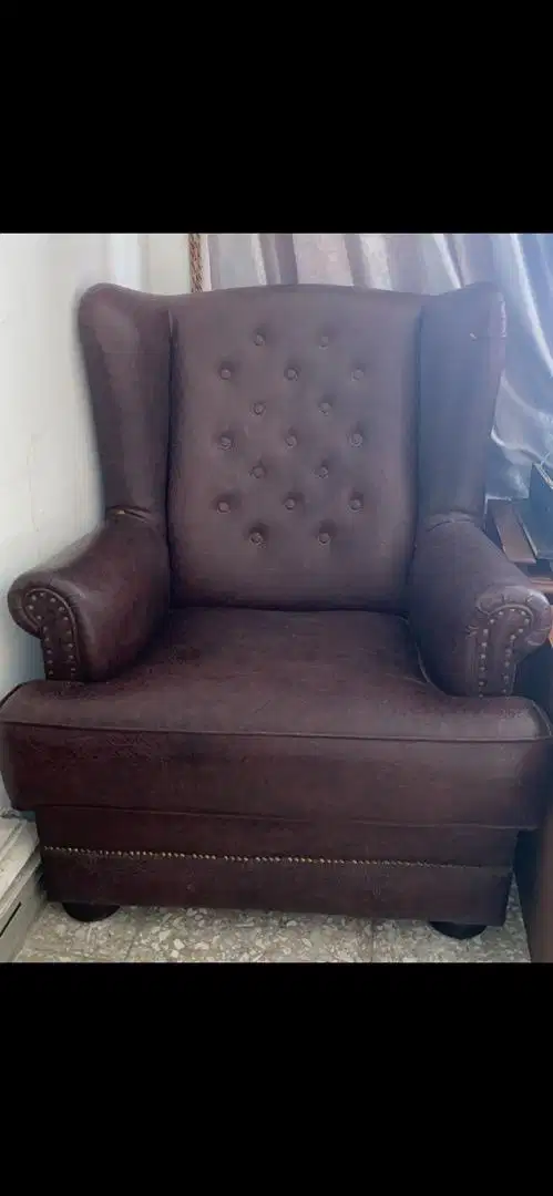 Kursi sofa bahan kulit