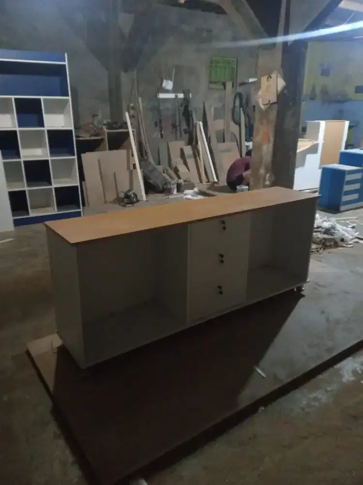 Meja Resepsionis modeL baru