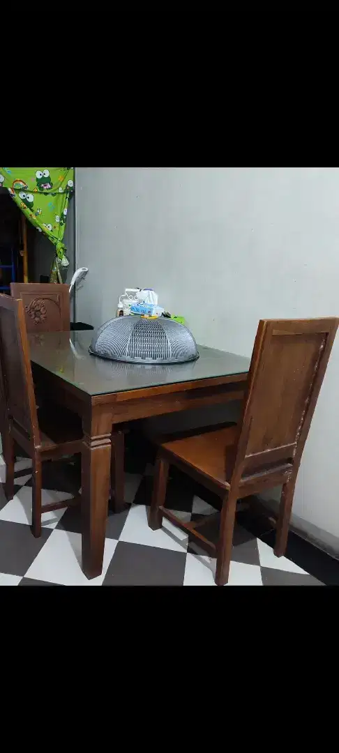 Meja makan jati kaca