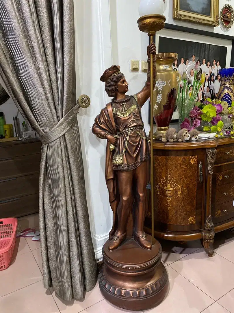 Patung lampu romawi