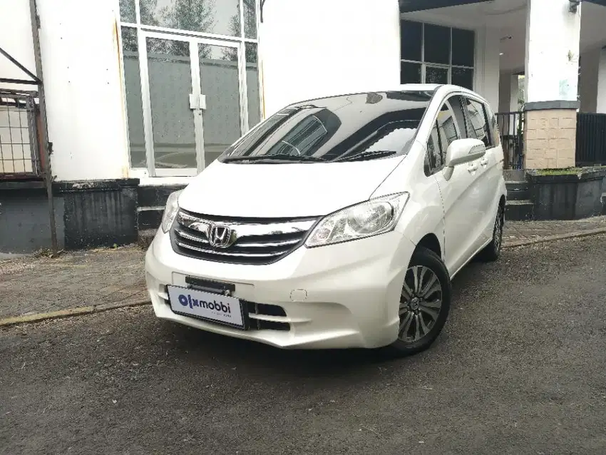 like new -  HONDA FREED 1.5 S BENSIN A/T 2014 PUTIH