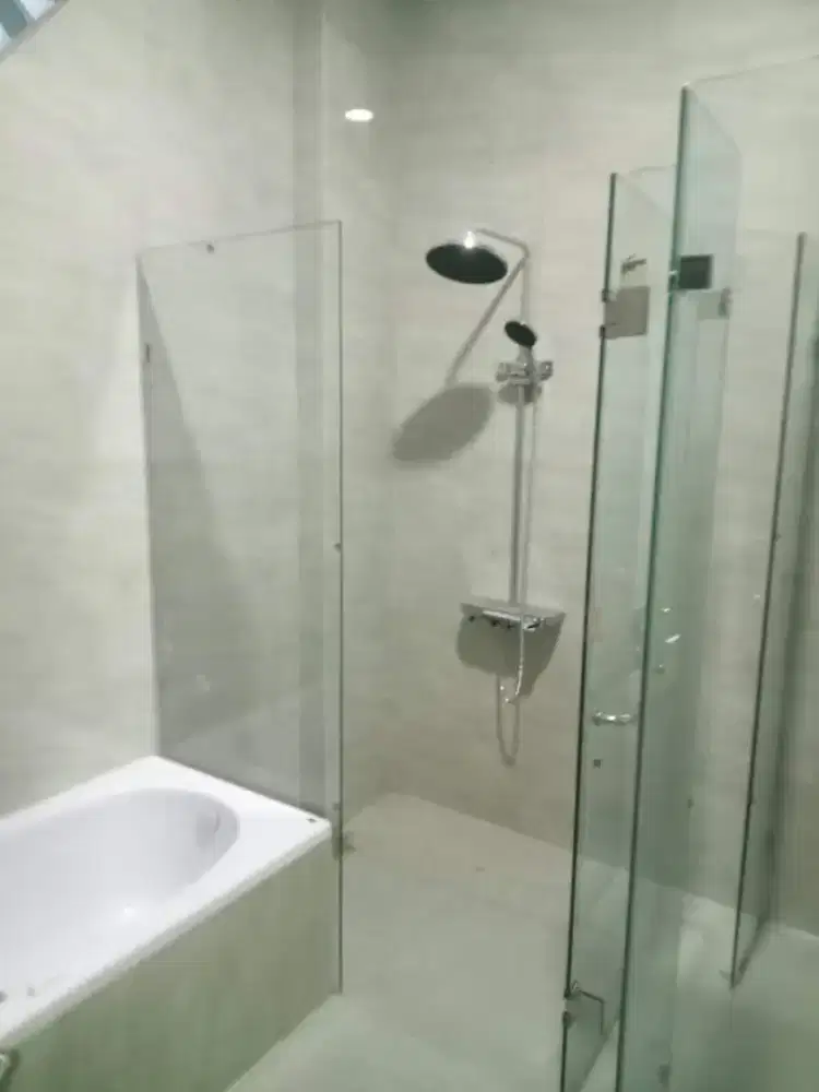 Kaca shower temperdglass [ 1 kaca mati + 1 pintu swing ] 200cm x 180cm