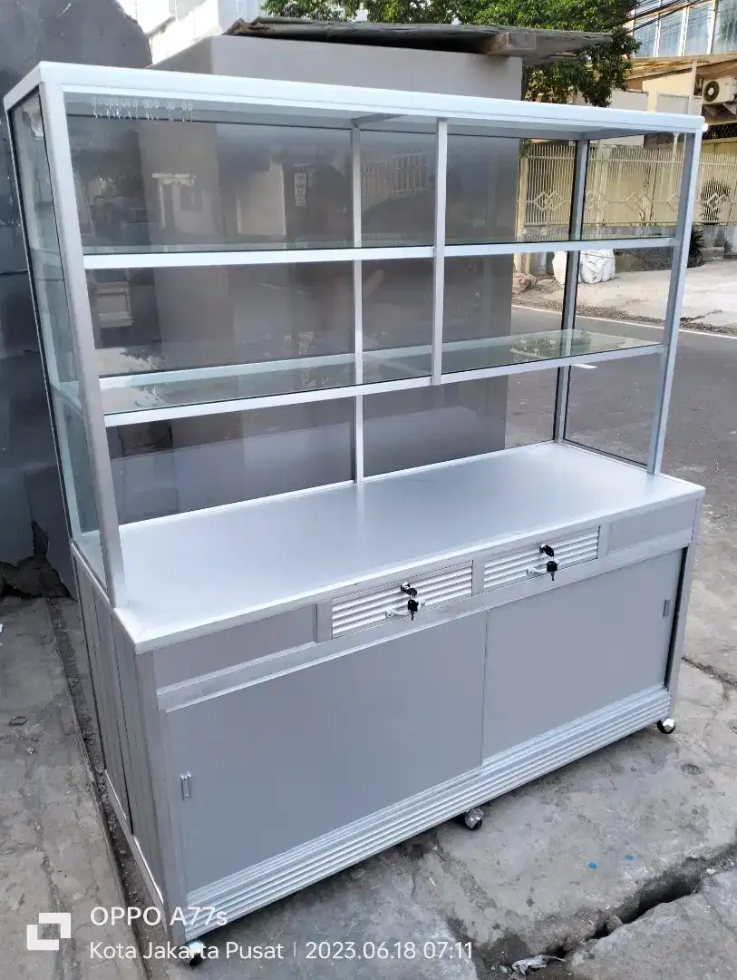 Etalase laris P.150 laci 2