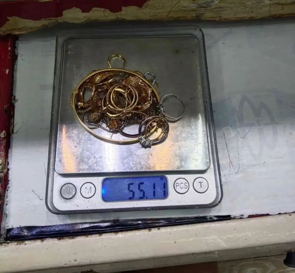 Menerima emas tampa surat