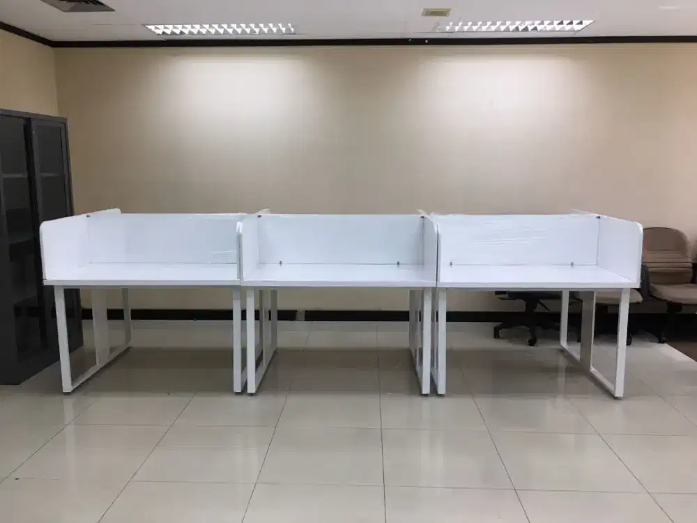 Harga perunit Meja partisi sekat tengah New