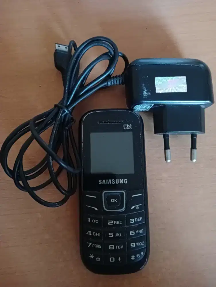 Handphone Samsung GSM GT-E1205Y