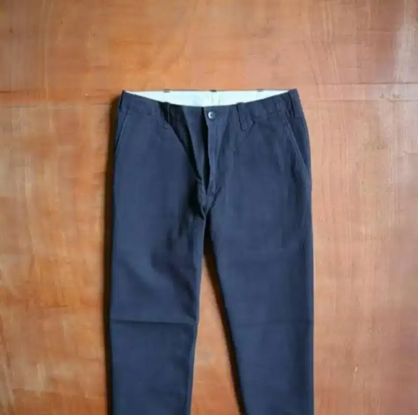 Celana Chino UNIGLO warna navy - size 31 kondisi mulus