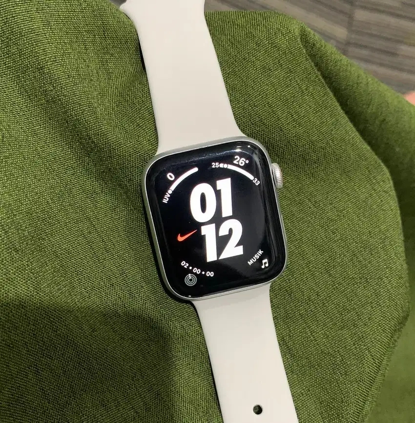 Apple watch series 5 40mm lengkap mulus