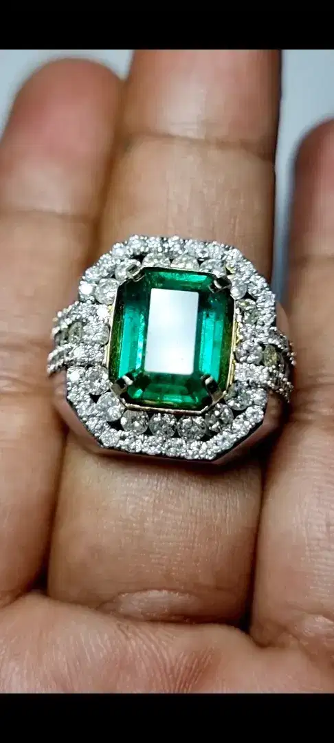 NATURAL EMERALD BERYL