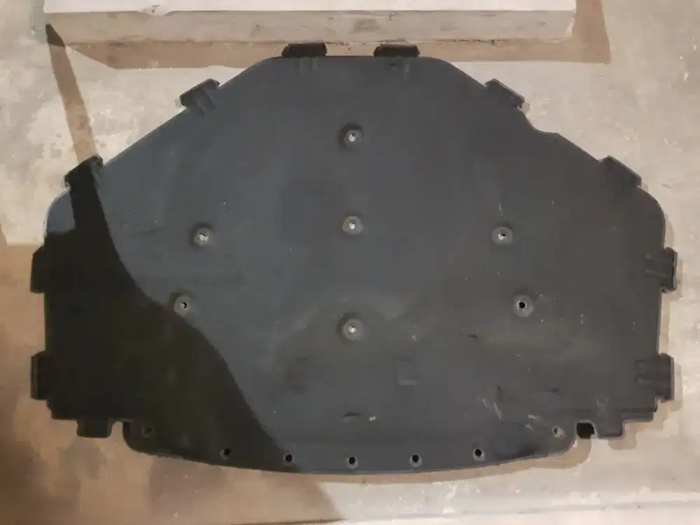 Peredam Kap Mesin Original BMW X5 E70