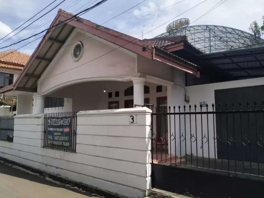 Rumah besar masih siap huni di jatiwaringin bekasi