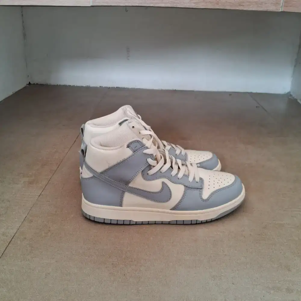Nike dunk high sail football grey second