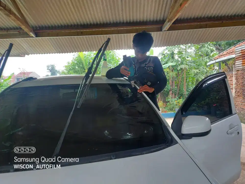 kaca film mobil hitam atau silver 40% 60% dan 80%