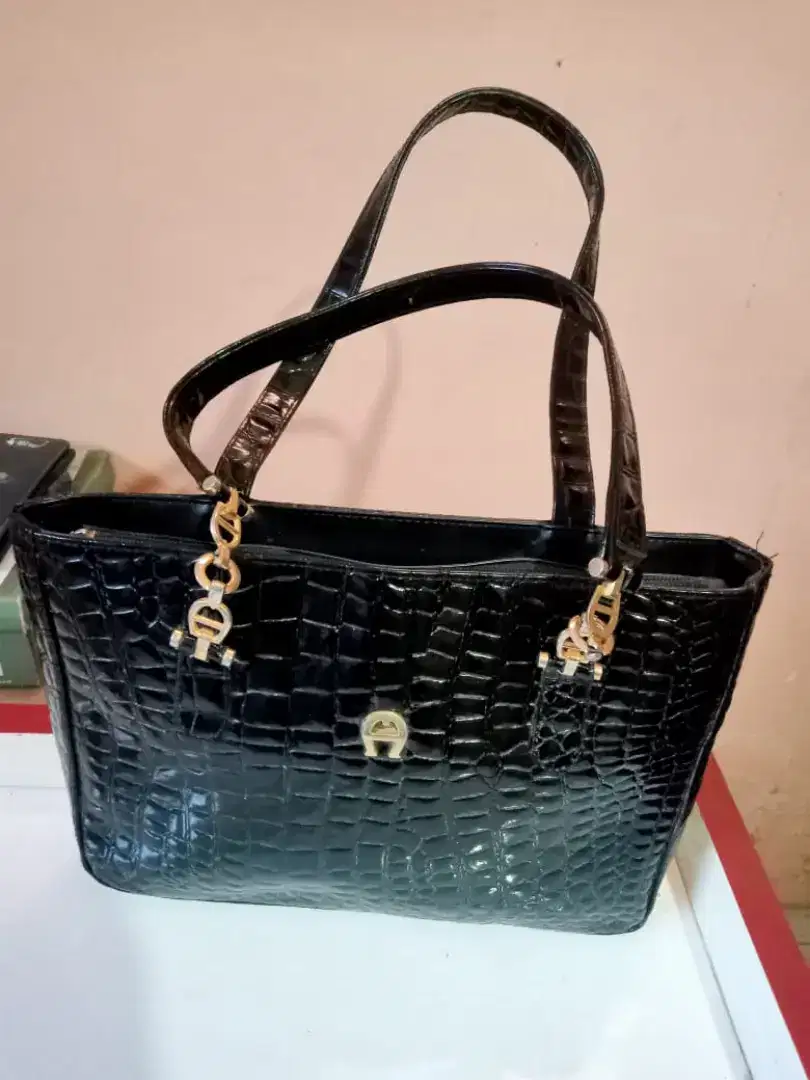 Tas jinjing hitam (preloved)