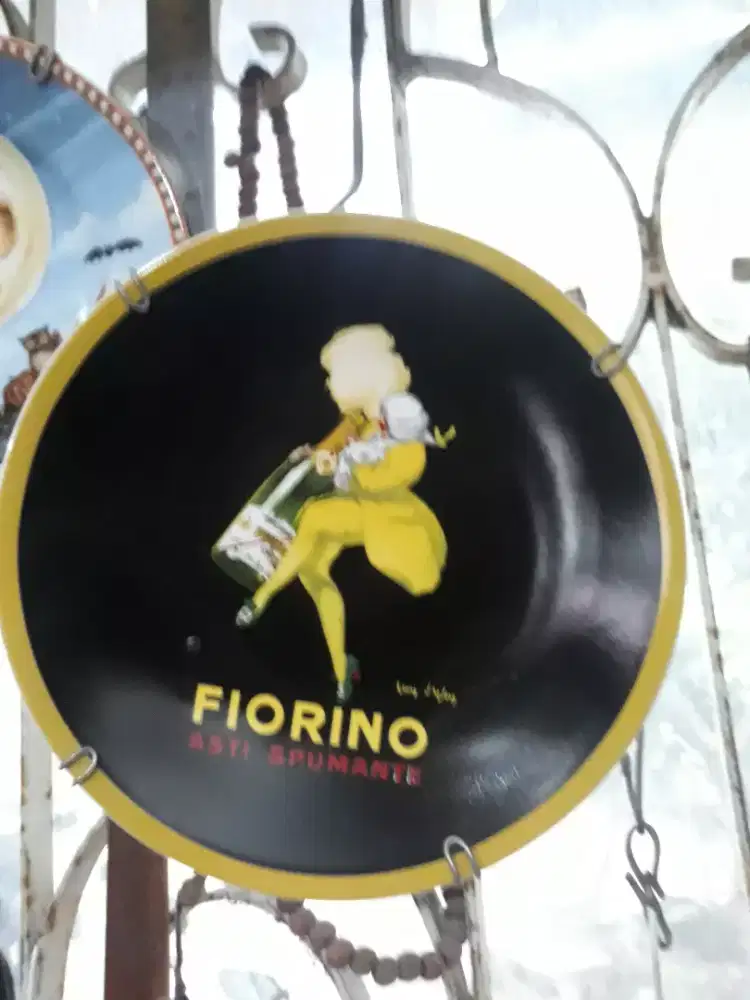 4 Piring Pajangan Dinding