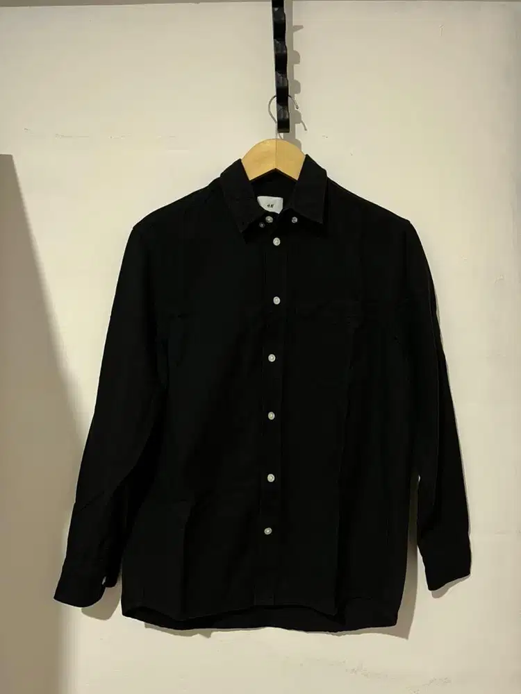 Kemeja Hitam H&M