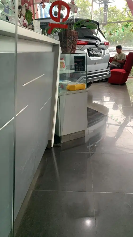 dicari karyawan kerja jualan ayam penyet