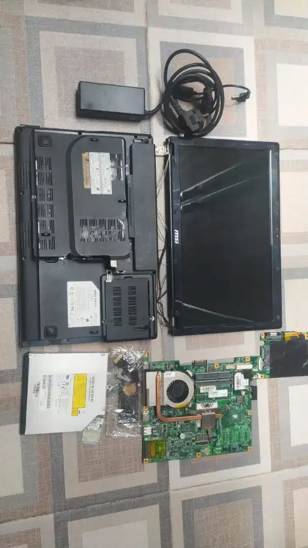 LAPTOP MSI CR420 BEKAS