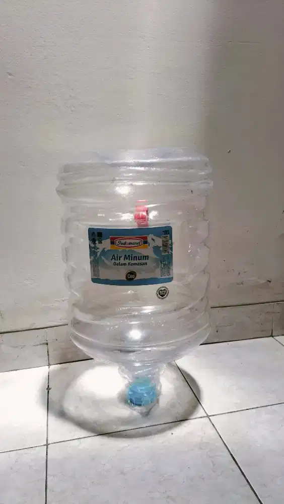 Galon Air Minum Cleo dan Aqua