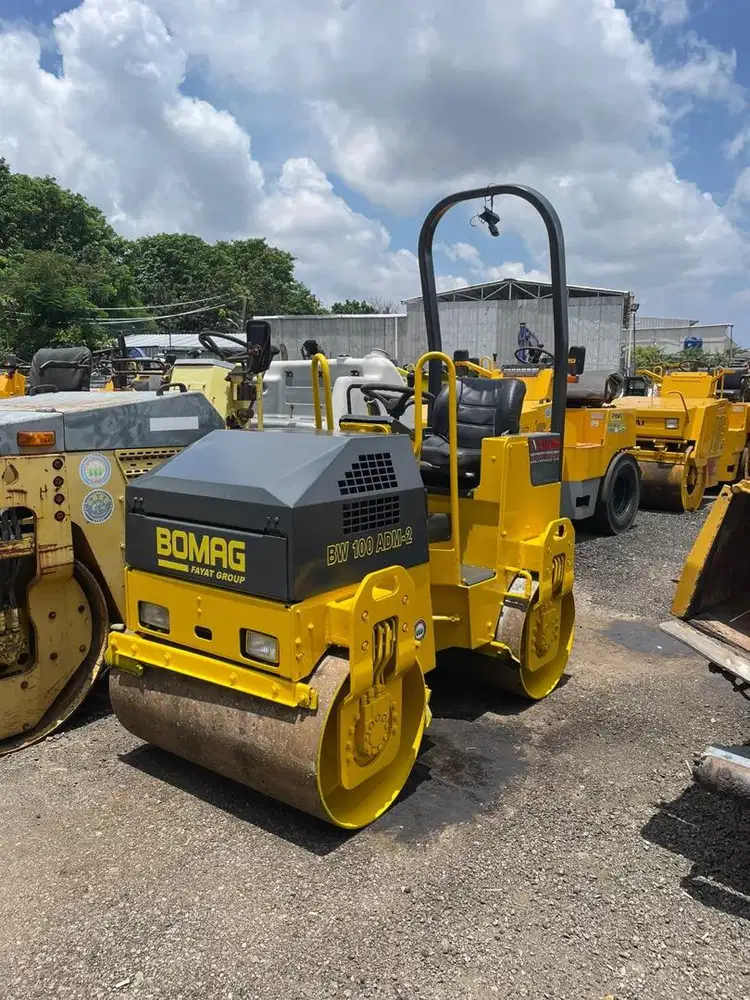 Dijual ! Bomag BW 100 ADM-2. Ex Japan