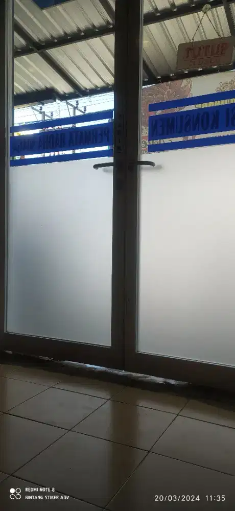 Sicker sunblast kaca, buat tampilan kaca kantor menjadi lenih keren