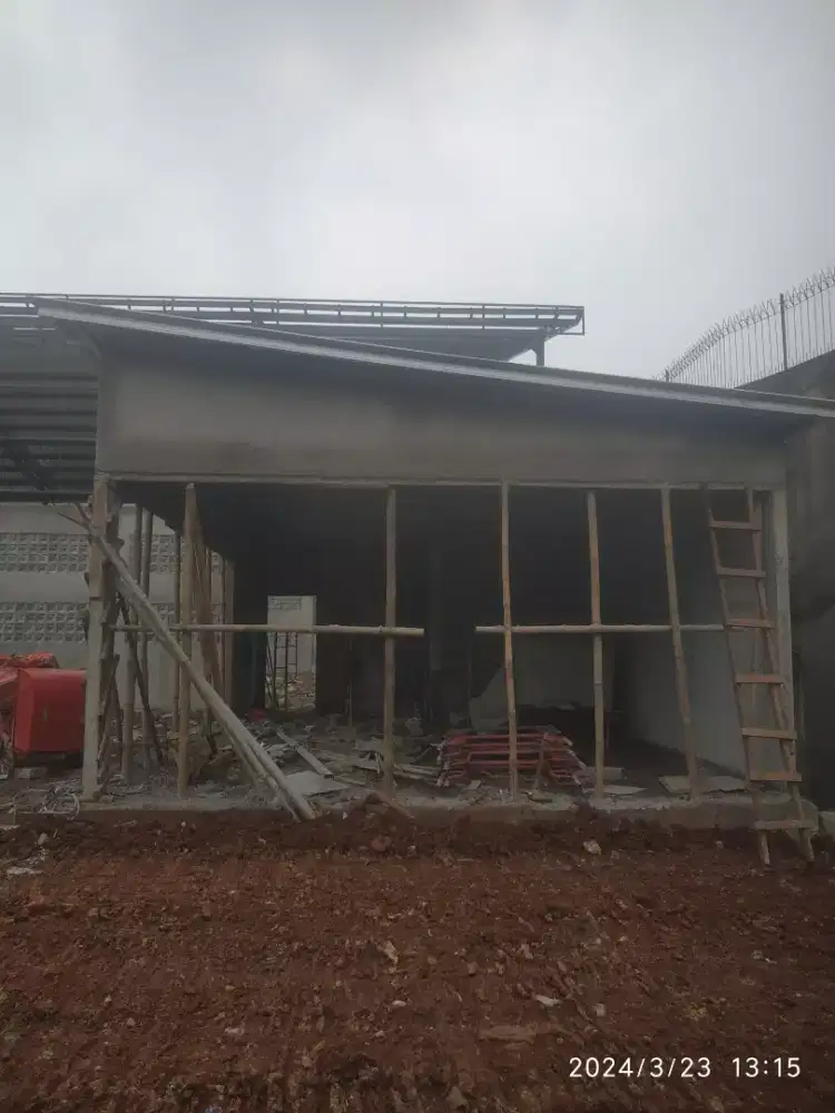 Bongkar pasang atap baja ringan.