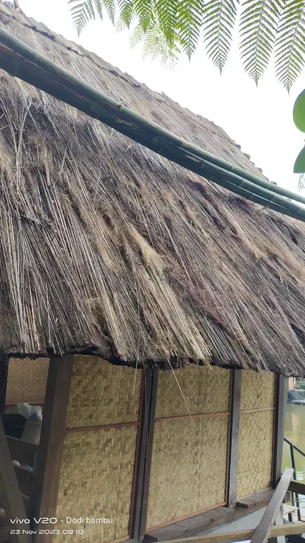 Saung bambu atap injuk