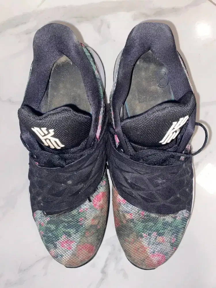 Nike Kyrie Irving Low