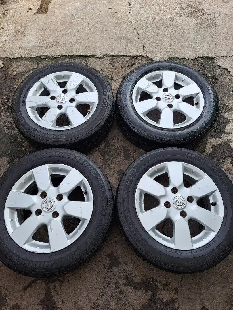 Velg mobil livina ring 15 cocok buat avanza xenia